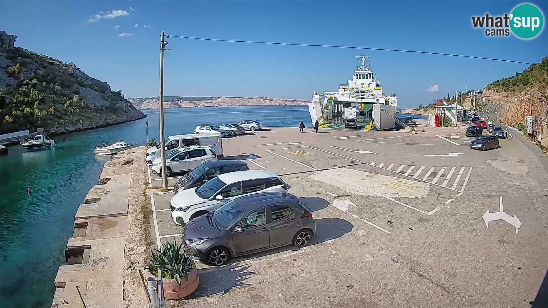 Spletna kamera trajektno pristanišče Prizna – proti otoku Pag