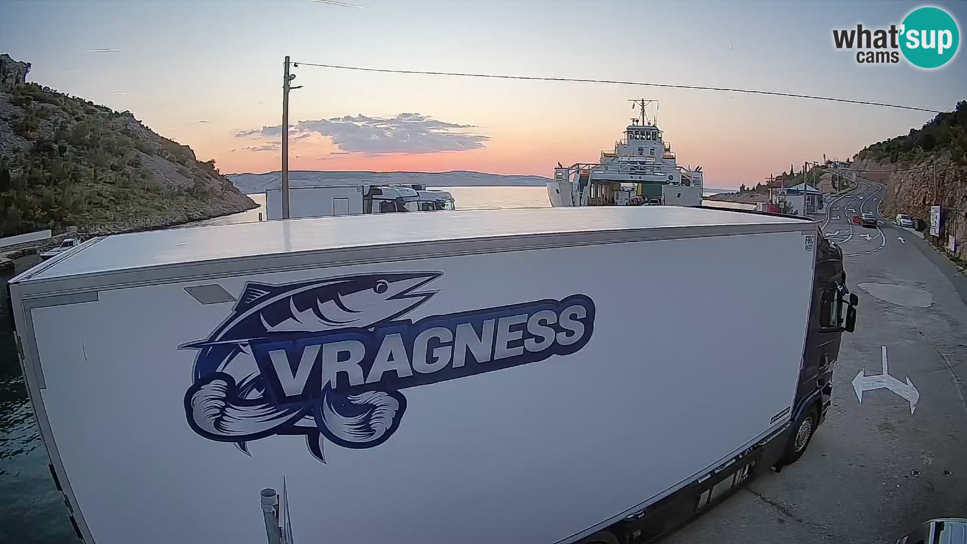Webcam del puerto de ferris de Prizna – hacia la isla de Pag