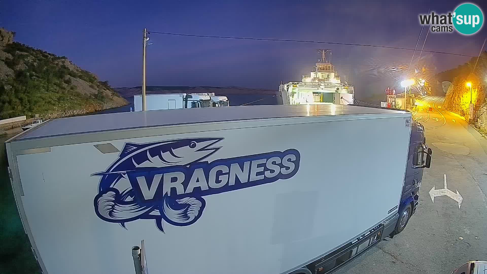 Webcam del puerto de ferris de Prizna – hacia la isla de Pag