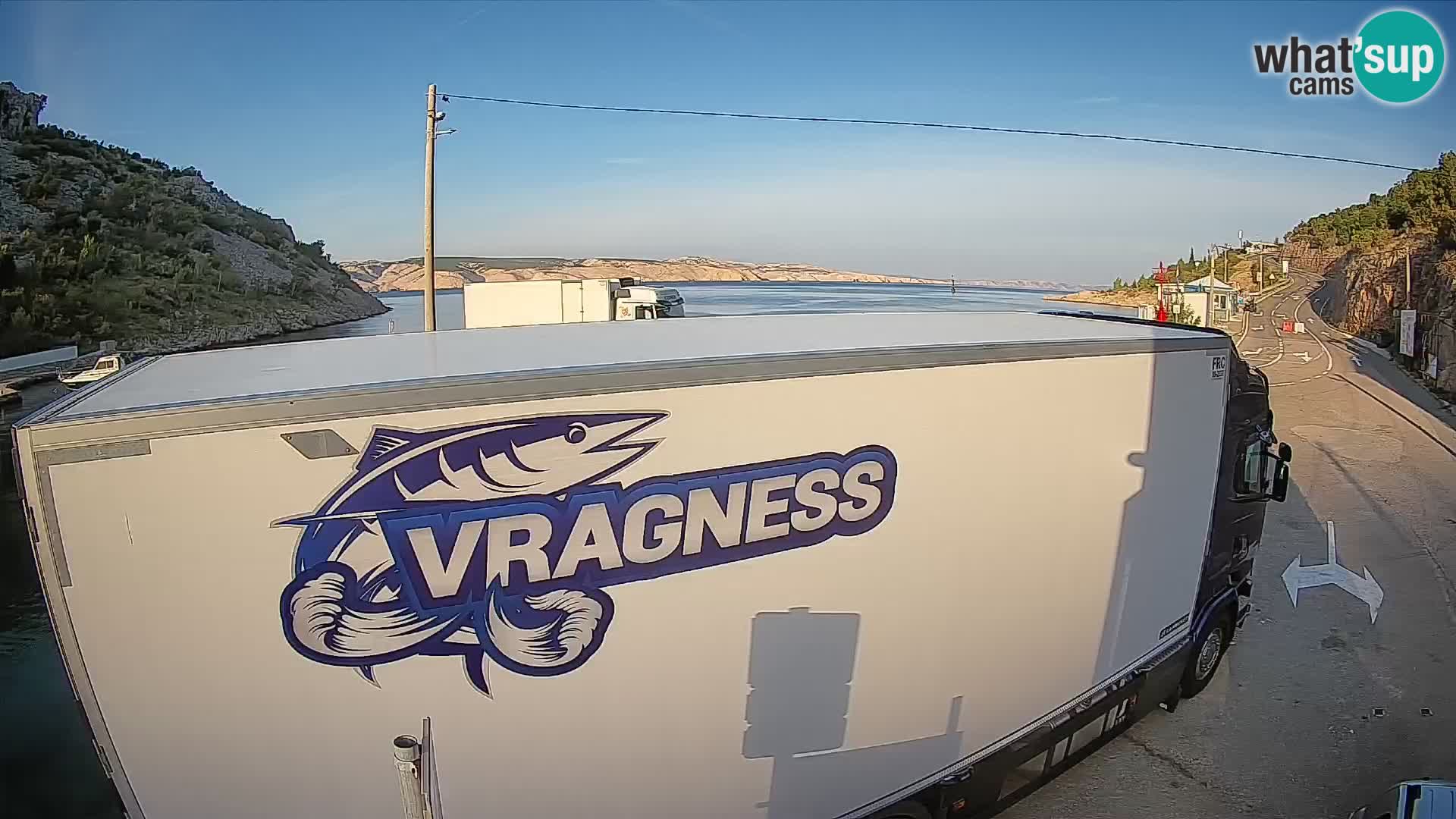 Webcam del puerto de ferris de Prizna – hacia la isla de Pag