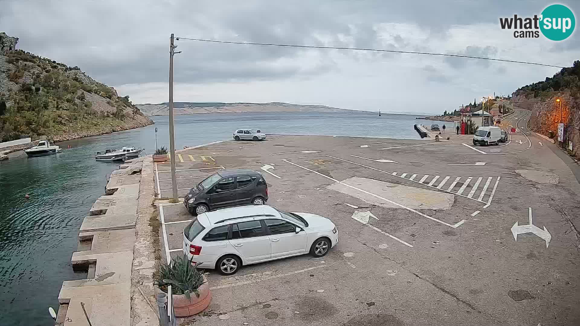 Webcam del puerto de ferris de Prizna – hacia la isla de Pag
