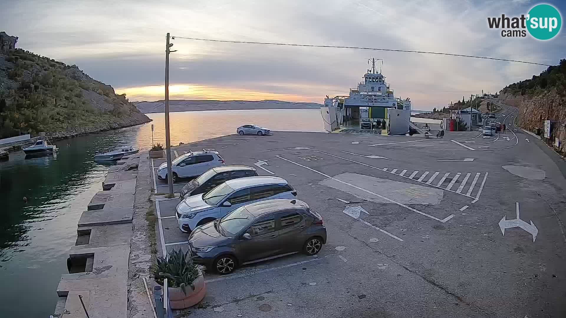 Webcam del puerto de ferris de Prizna – hacia la isla de Pag