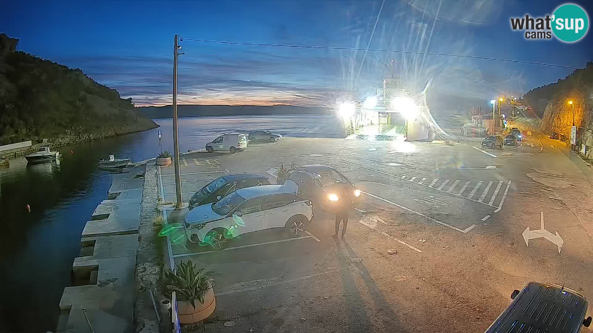 Webcam del puerto de ferris de Prizna – hacia la isla de Pag