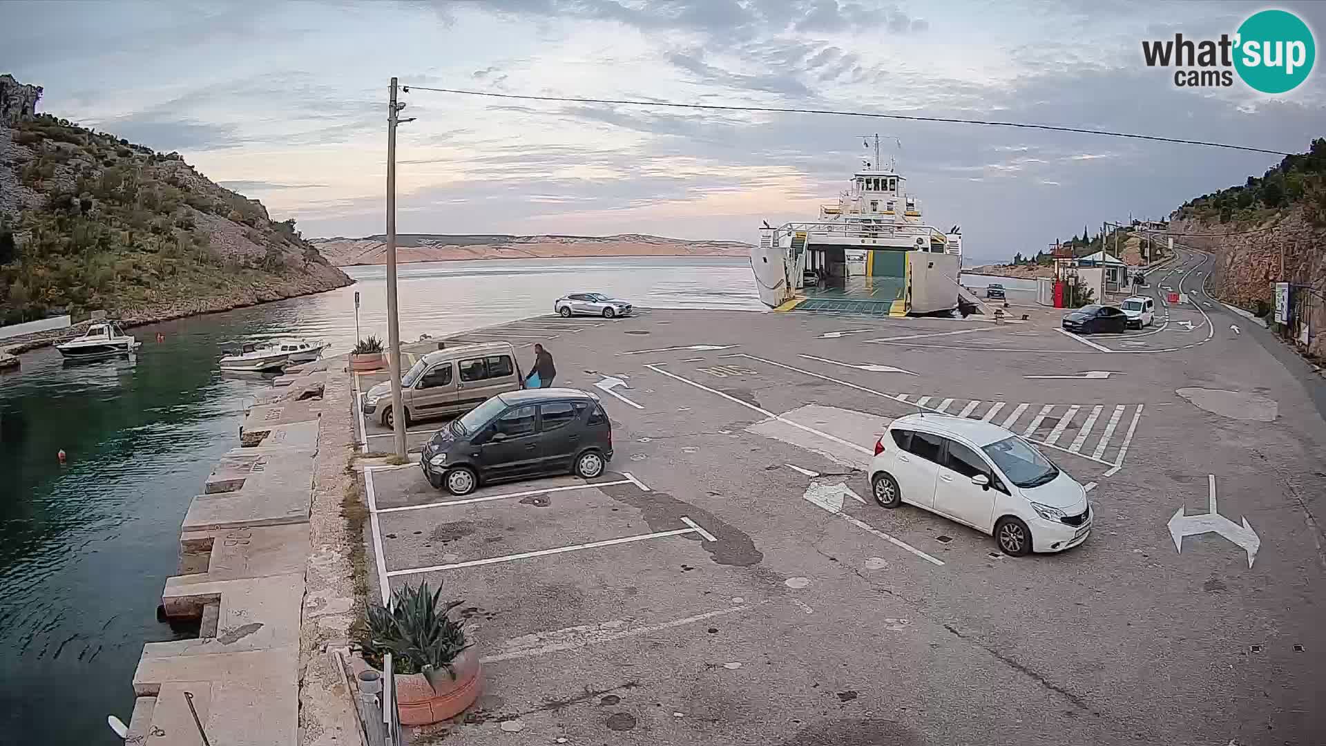 Webcam del puerto de ferris de Prizna – hacia la isla de Pag