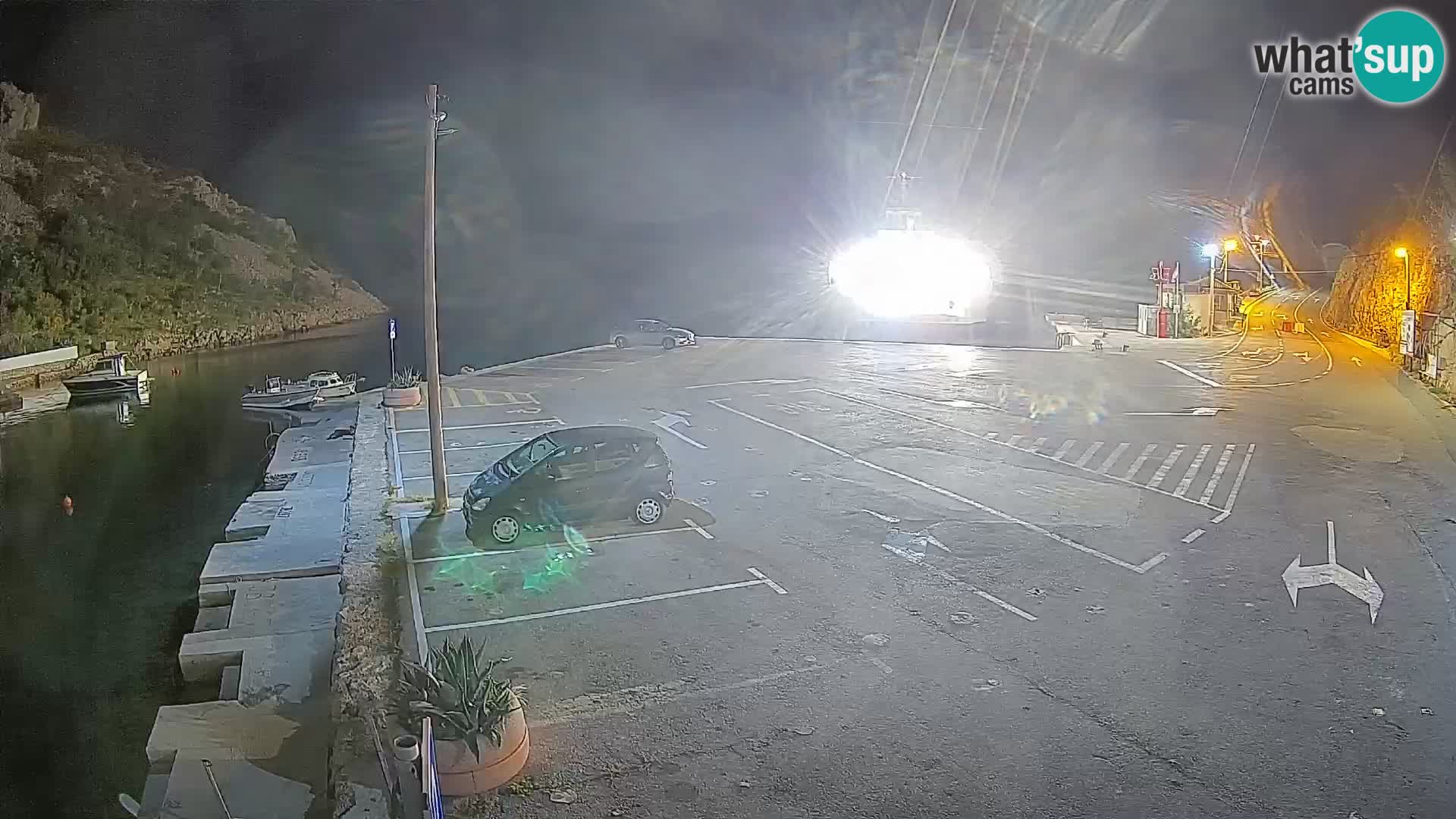 Webcam del puerto de ferris de Prizna – hacia la isla de Pag
