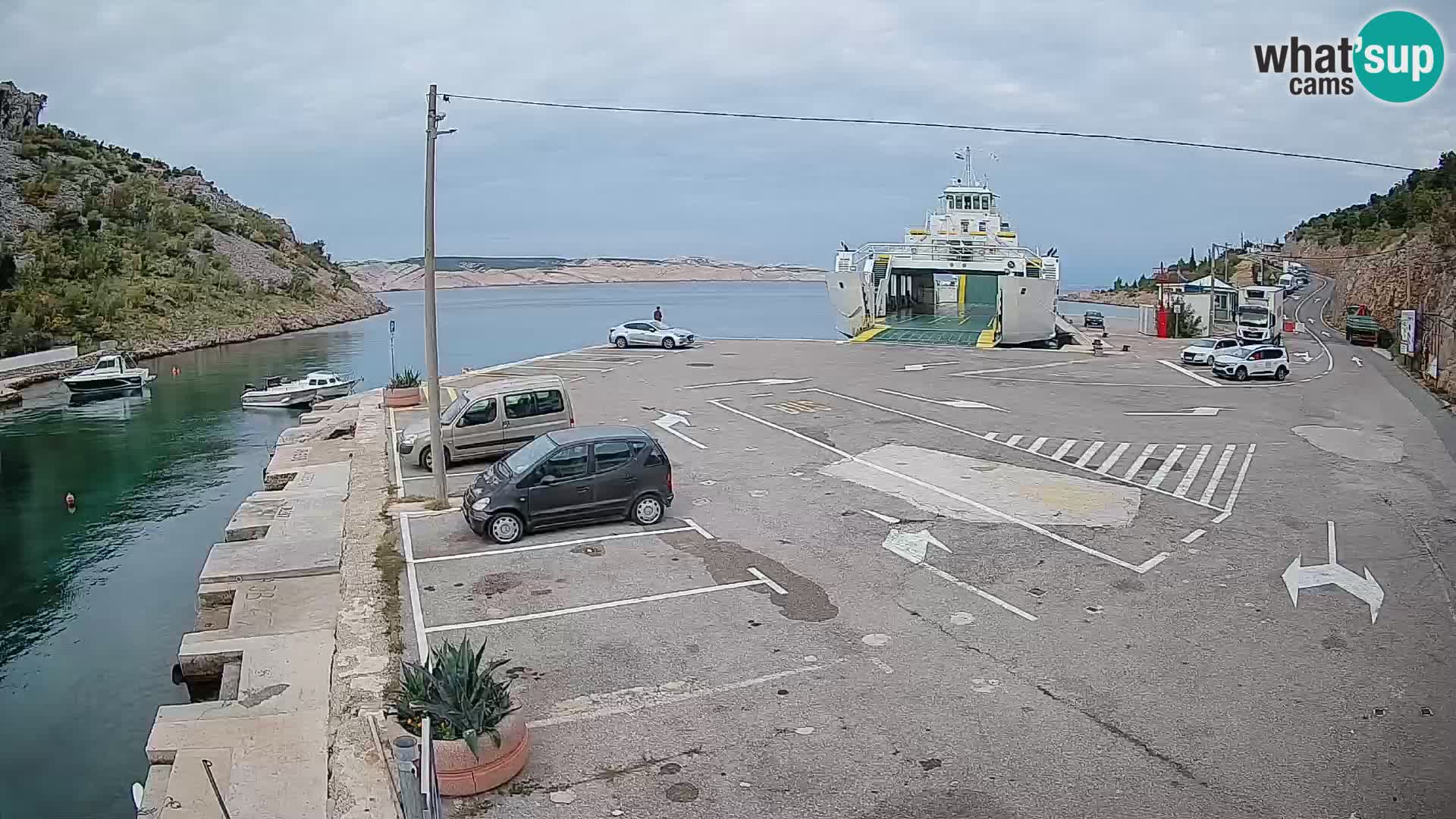 Webcam del puerto de ferris de Prizna – hacia la isla de Pag