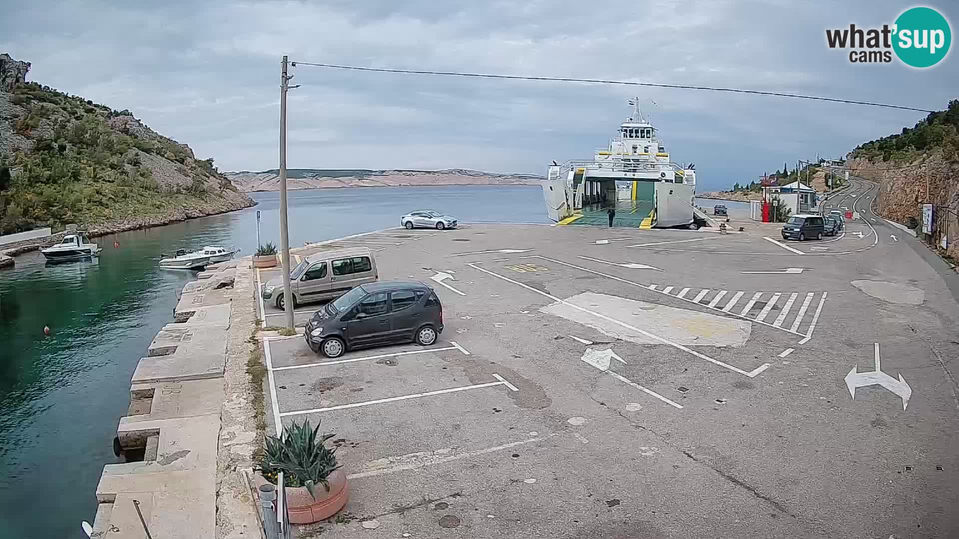 Webcam del puerto de ferris de Prizna – hacia la isla de Pag
