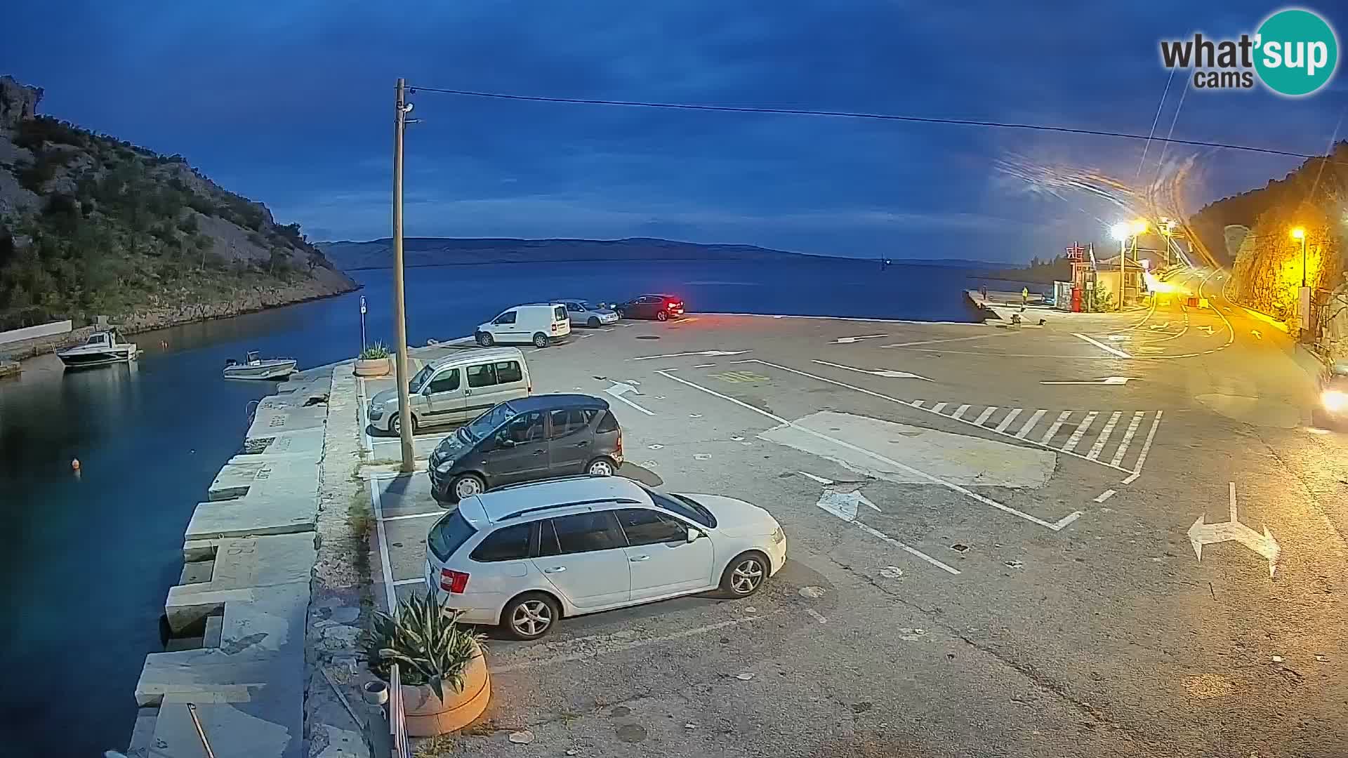 Webcam del puerto de ferris de Prizna – hacia la isla de Pag