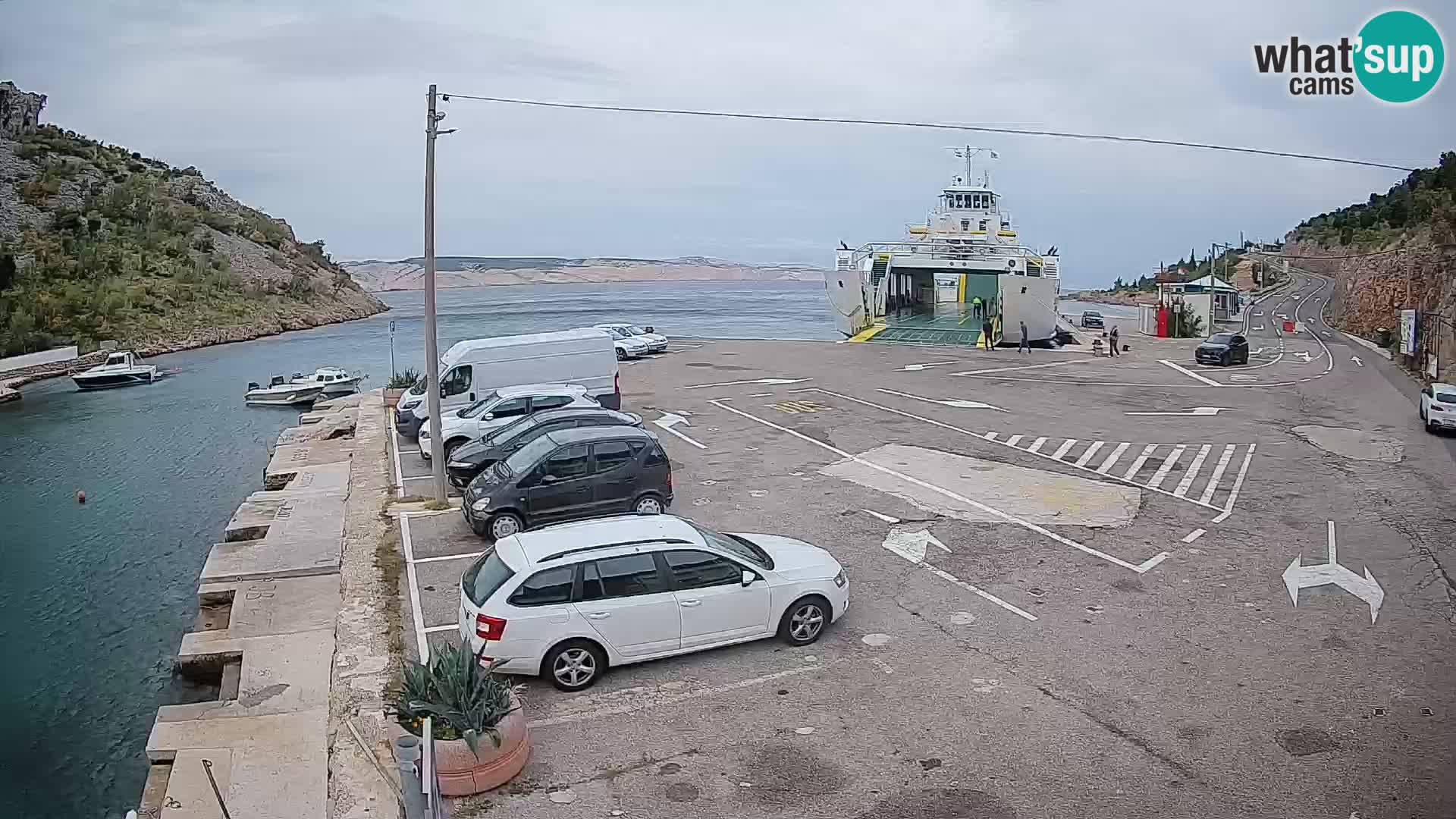 Webcam del puerto de ferris de Prizna – hacia la isla de Pag