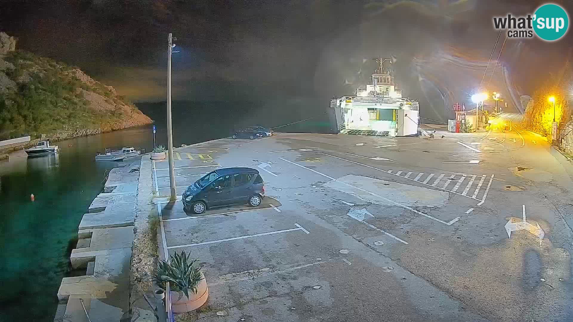 Webcam del puerto de ferris de Prizna – hacia la isla de Pag