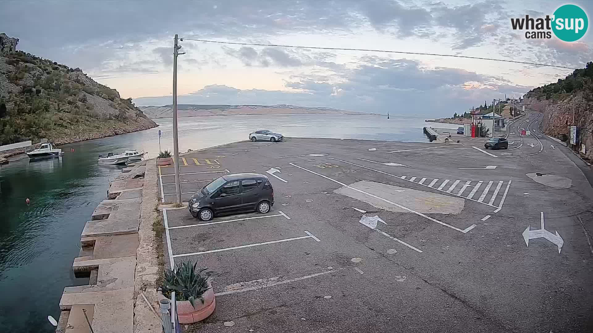 Webcam del puerto de ferris de Prizna – hacia la isla de Pag