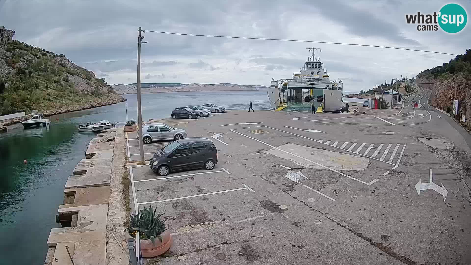 Webcam del puerto de ferris de Prizna – hacia la isla de Pag