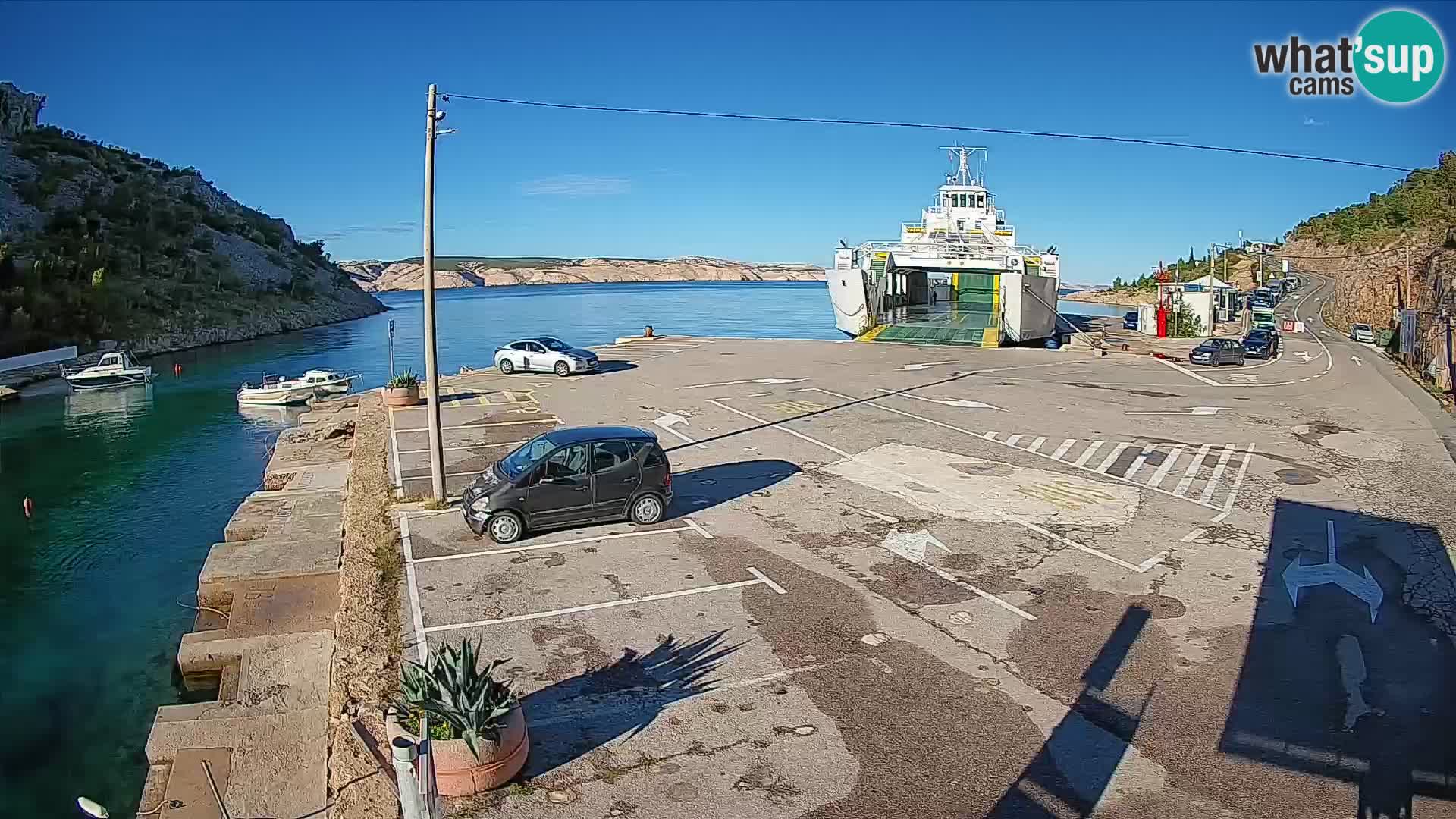 Webcam del puerto de ferris de Prizna – hacia la isla de Pag