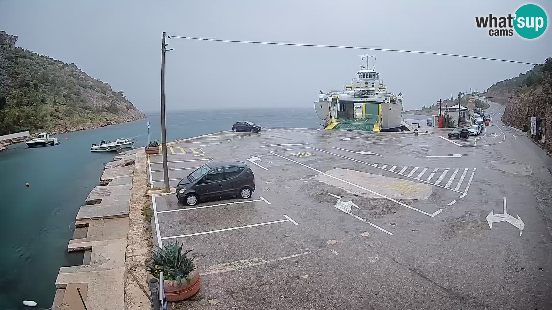 Webcam del puerto de ferris de Prizna – hacia la isla de Pag