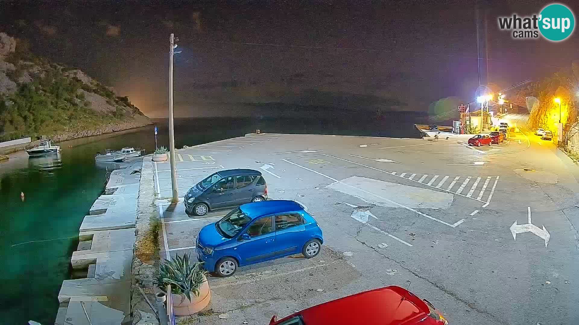 Spletna kamera trajektno pristanišče Prizna – proti otoku Pag