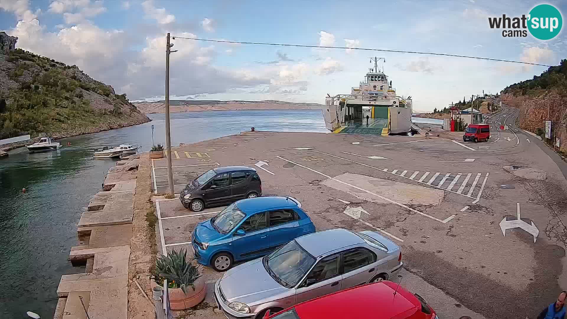 Webcam del puerto de ferris de Prizna – hacia la isla de Pag