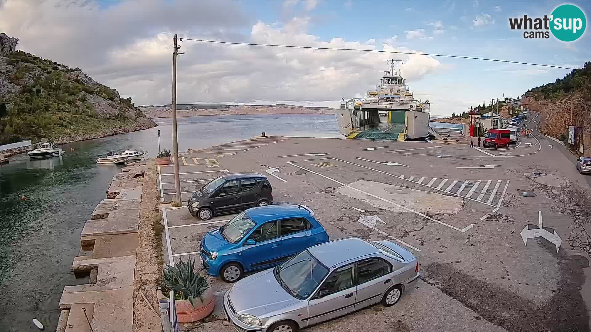 Webcam del puerto de ferris de Prizna – hacia la isla de Pag