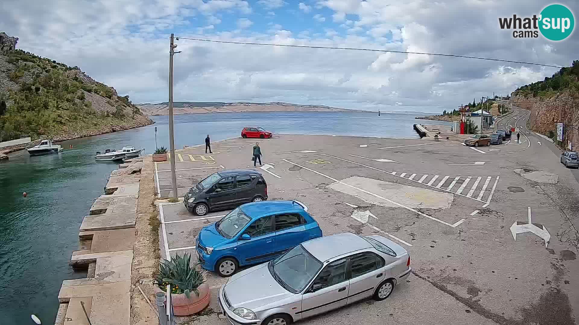 Spletna kamera trajektno pristanišče Prizna – proti otoku Pag