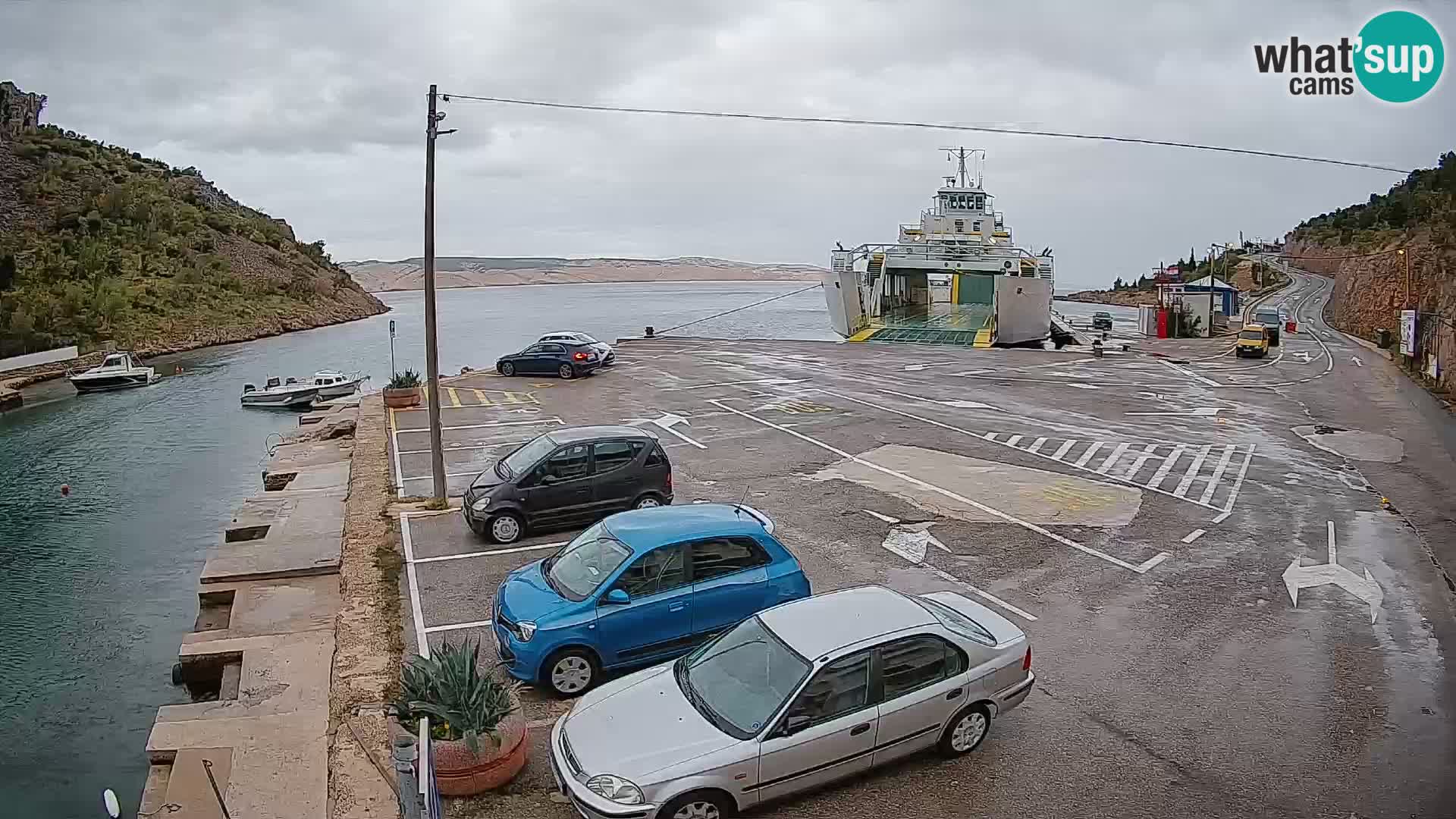 Webcam del puerto de ferris de Prizna – hacia la isla de Pag