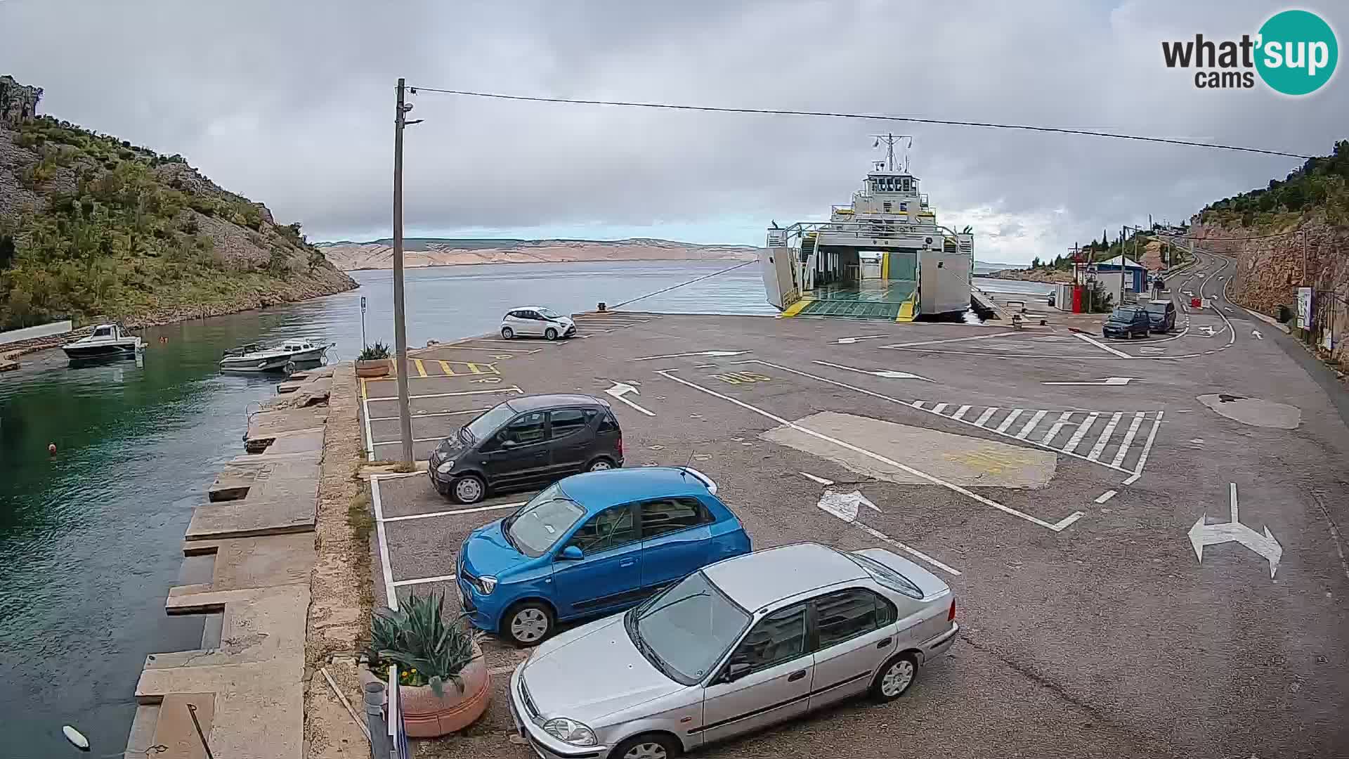 Webcam del puerto de ferris de Prizna – hacia la isla de Pag