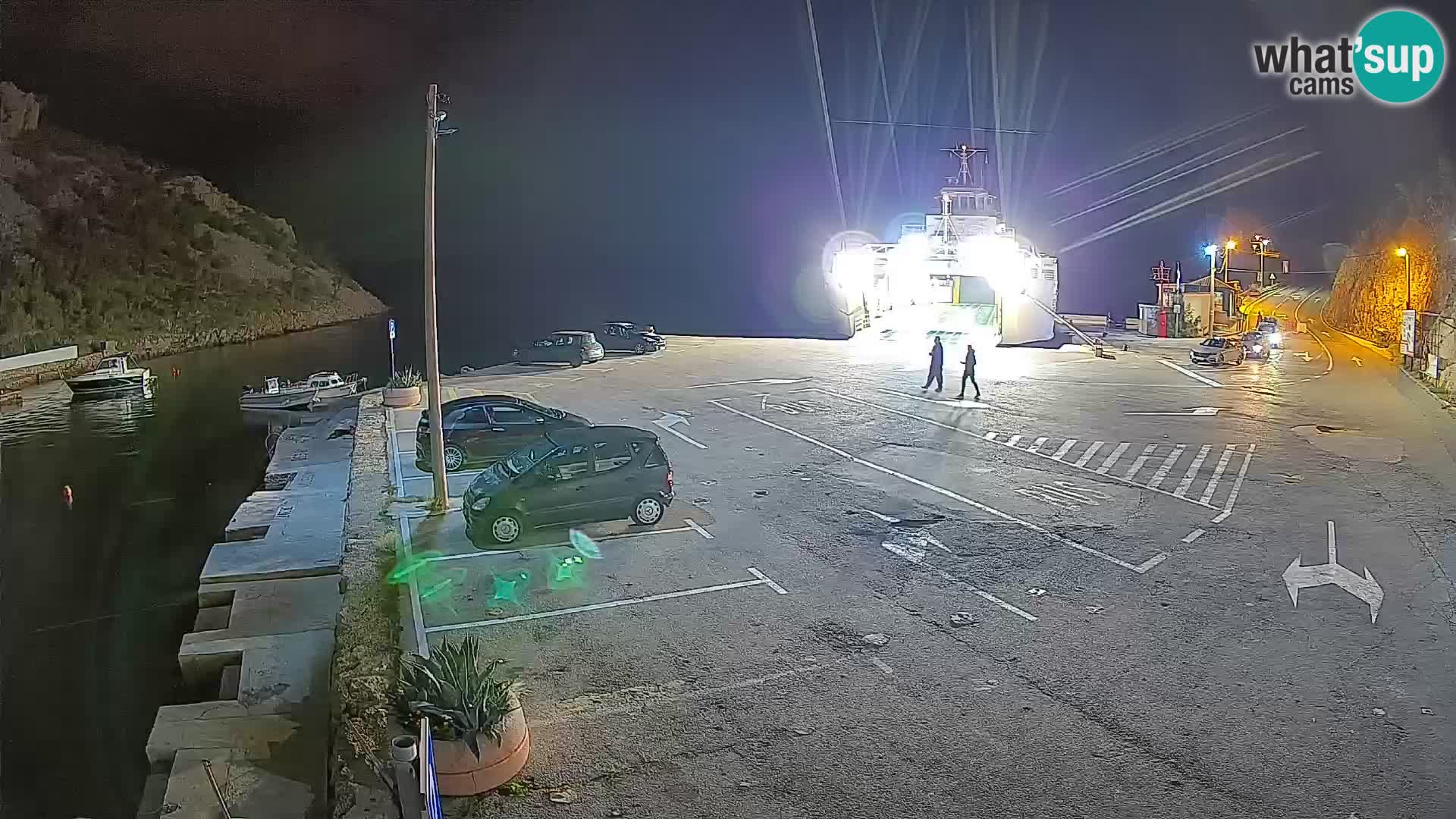 Spletna kamera trajektno pristanišče Prizna – proti otoku Pag