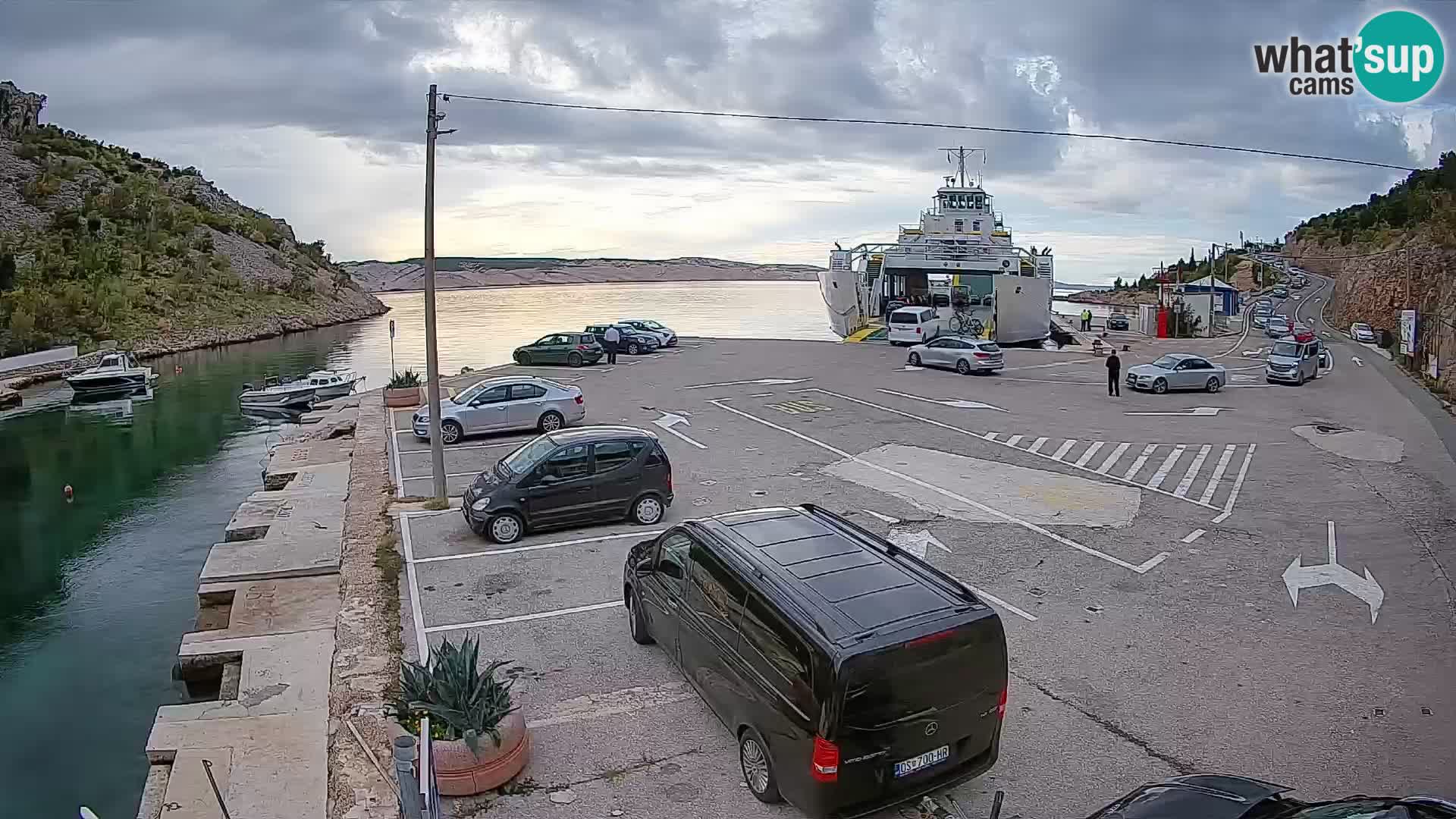 Webcam del puerto de ferris de Prizna – hacia la isla de Pag