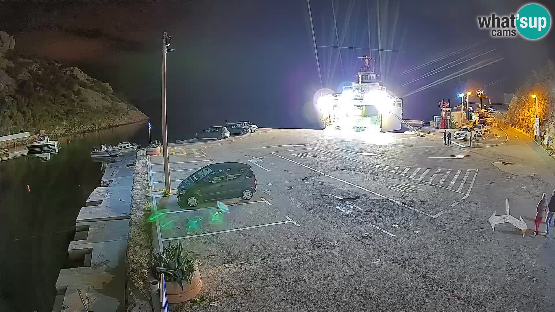 Spletna kamera trajektno pristanišče Prizna – proti otoku Pag