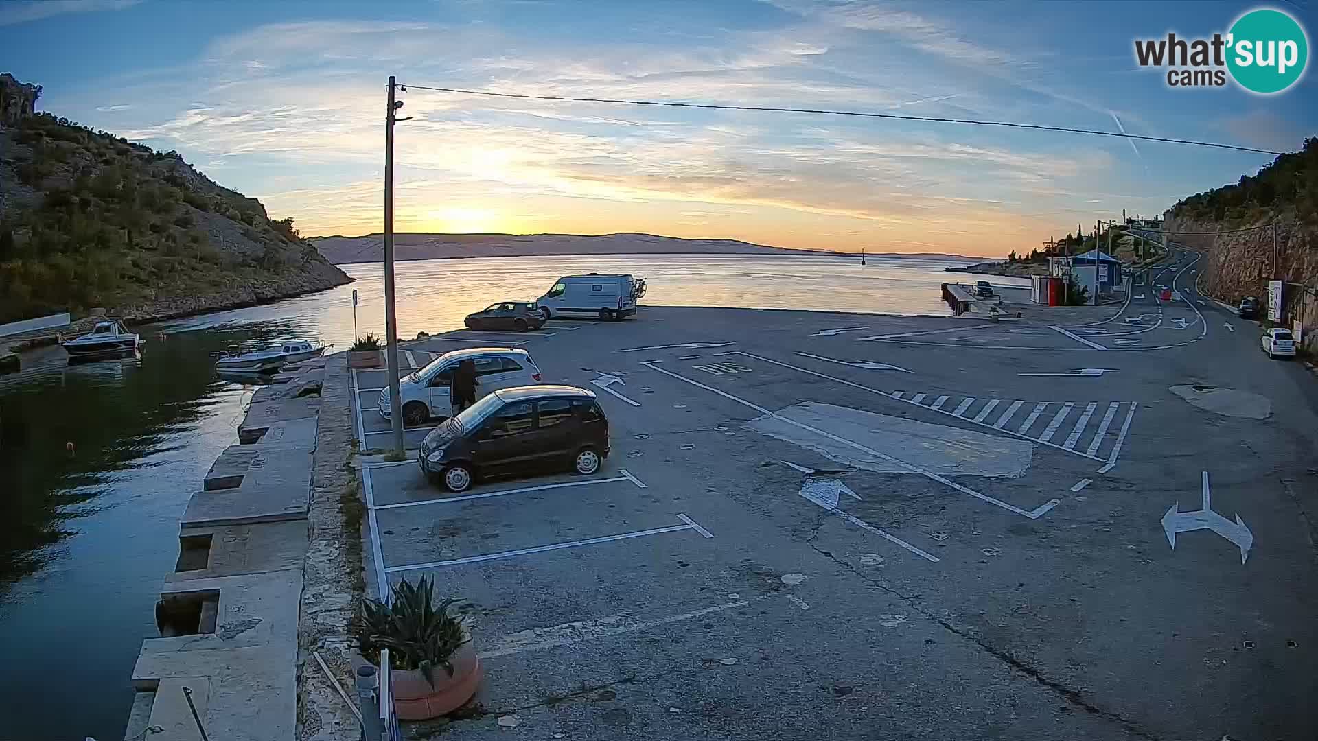 Webcam del puerto de ferris de Prizna – hacia la isla de Pag