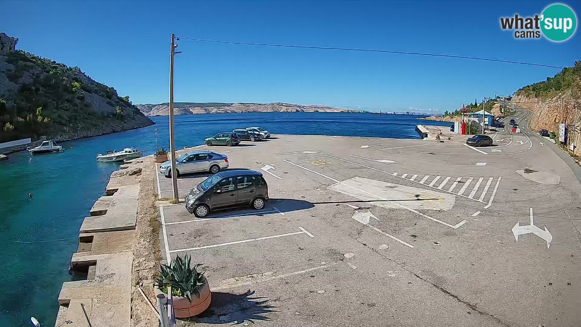 Spletna kamera trajektno pristanišče Prizna – proti otoku Pag