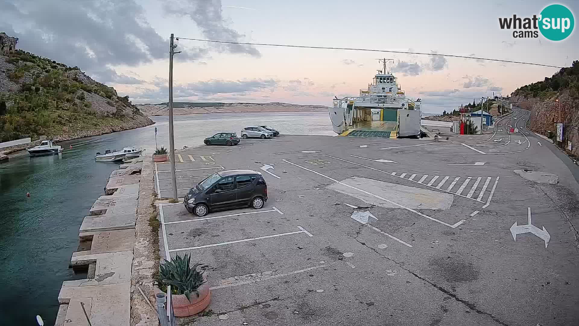 Web kamera trajektna luka Prizna – prema otoku Pag