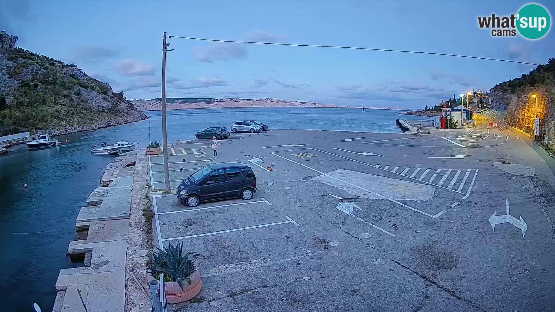 Webcam del puerto de ferris de Prizna – hacia la isla de Pag