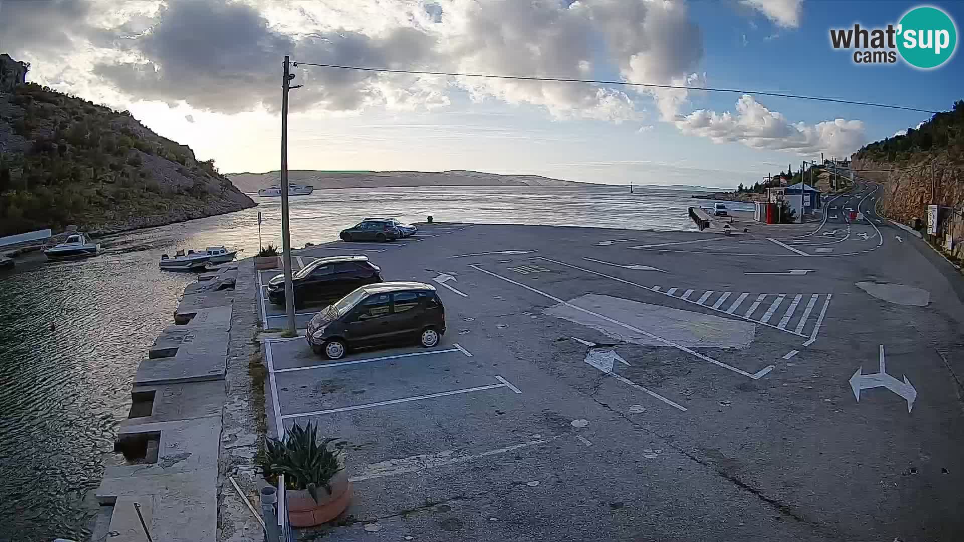 Webcam del puerto de ferris de Prizna – hacia la isla de Pag