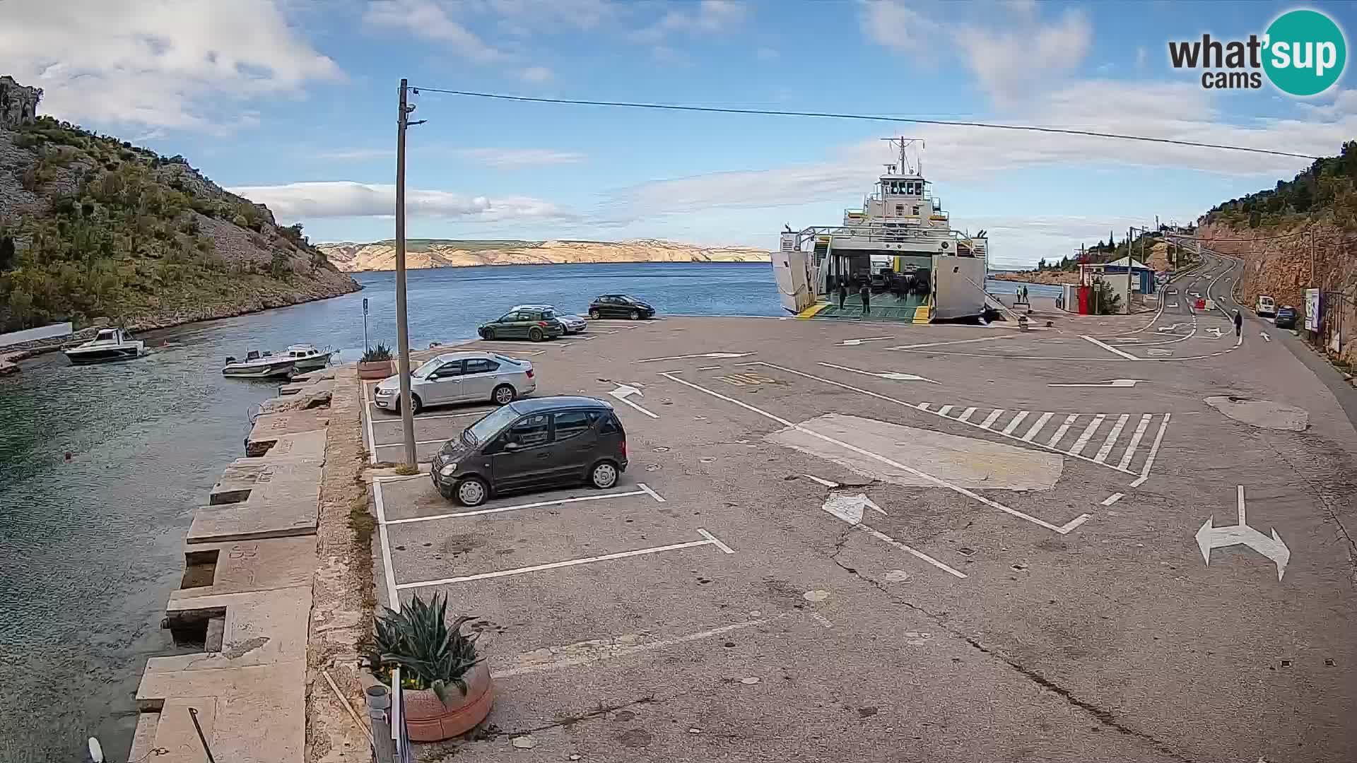 Webcam del puerto de ferris de Prizna – hacia la isla de Pag