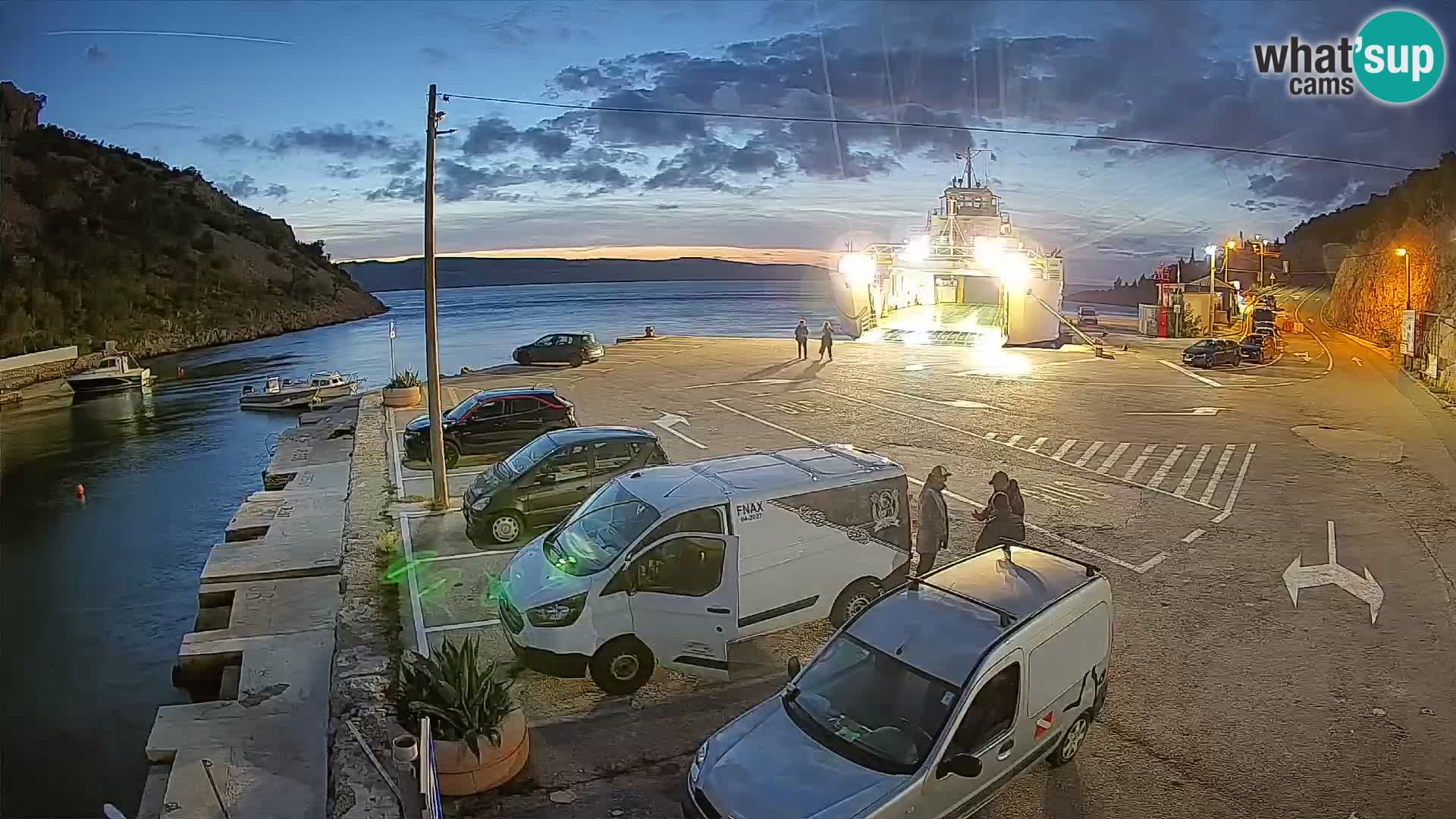 Webcam del puerto de ferris de Prizna – hacia la isla de Pag