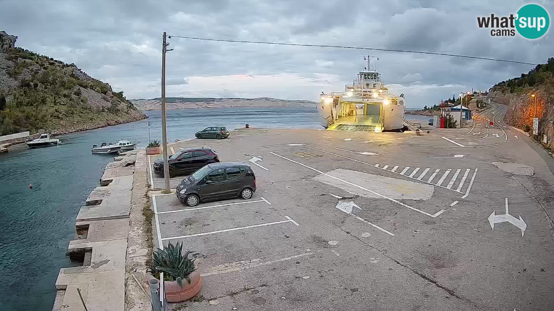 Web kamera trajektna luka Prizna – prema otoku Pag