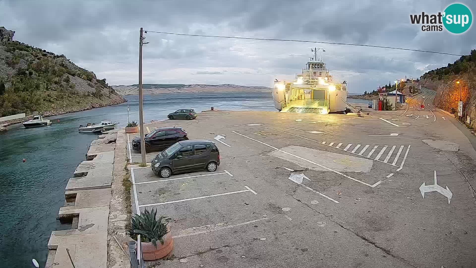 Webcam port de ferry de Prizna – vers l’île de Pag