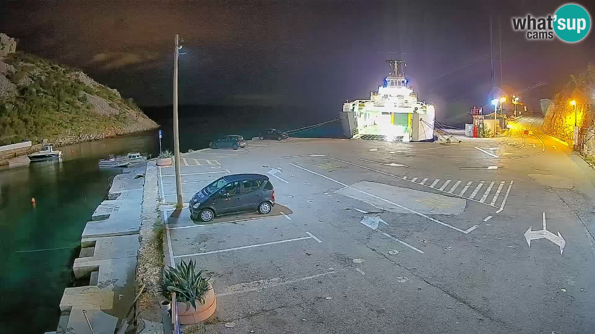 Webcam del puerto de ferris de Prizna – hacia la isla de Pag