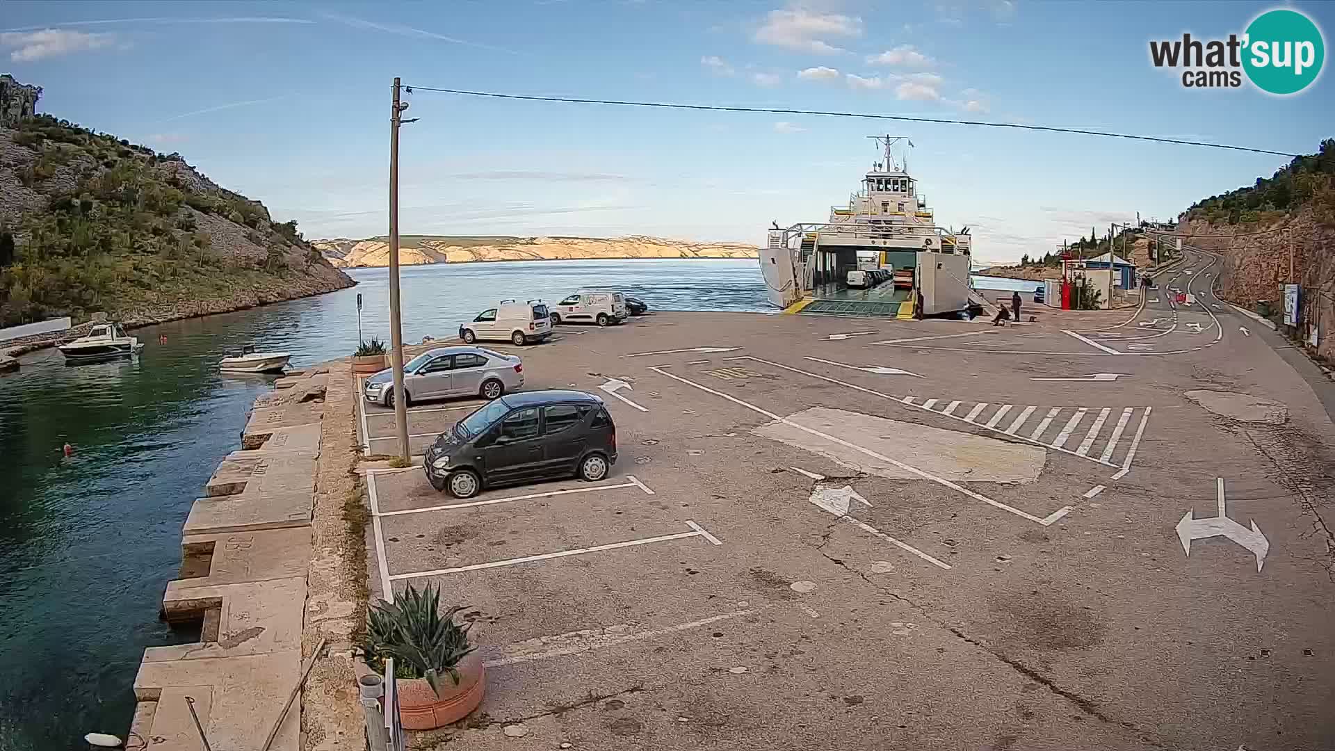 Web kamera trajektna luka Prizna – prema otoku Pag