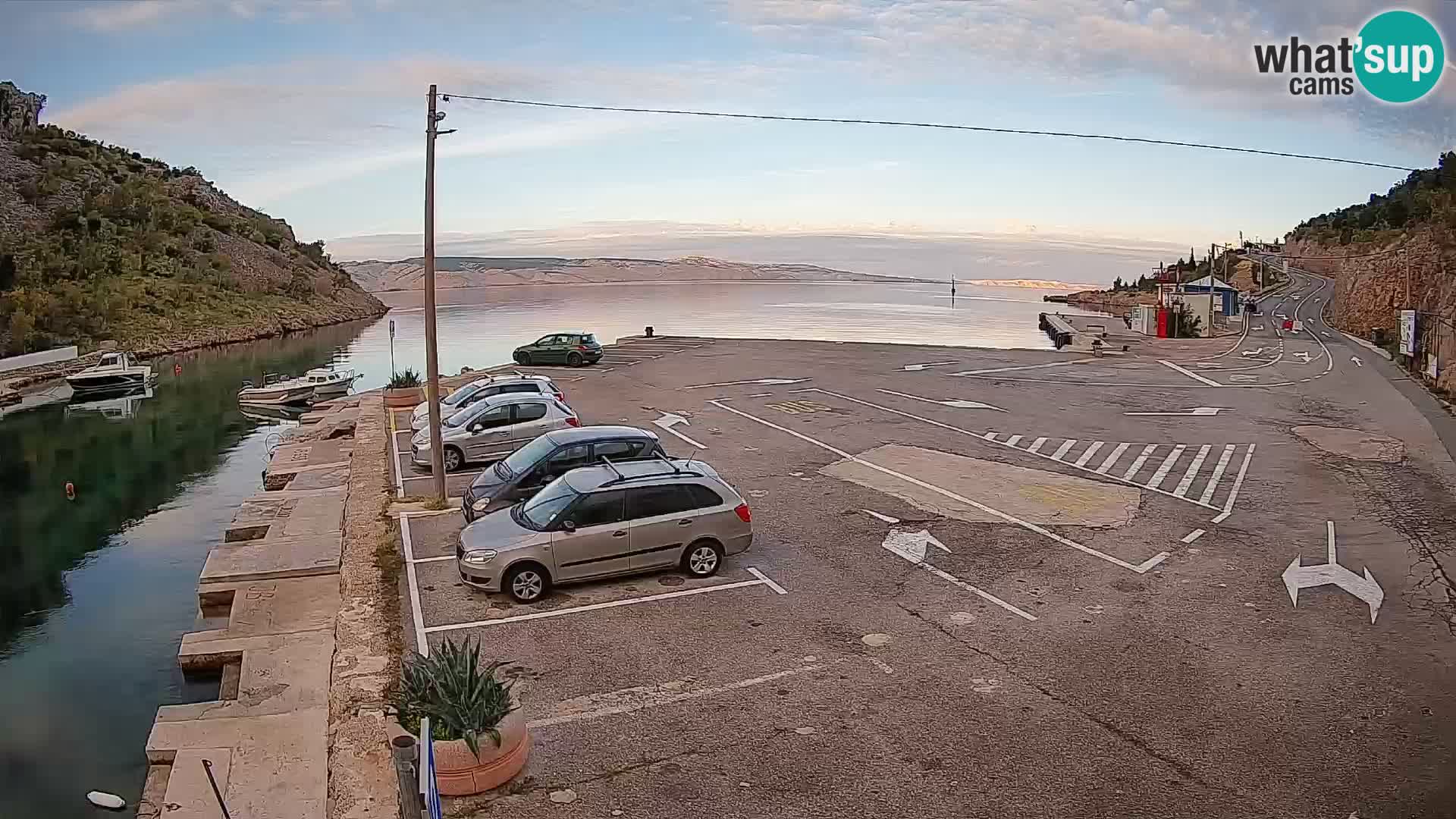 Webcam del puerto de ferris de Prizna – hacia la isla de Pag