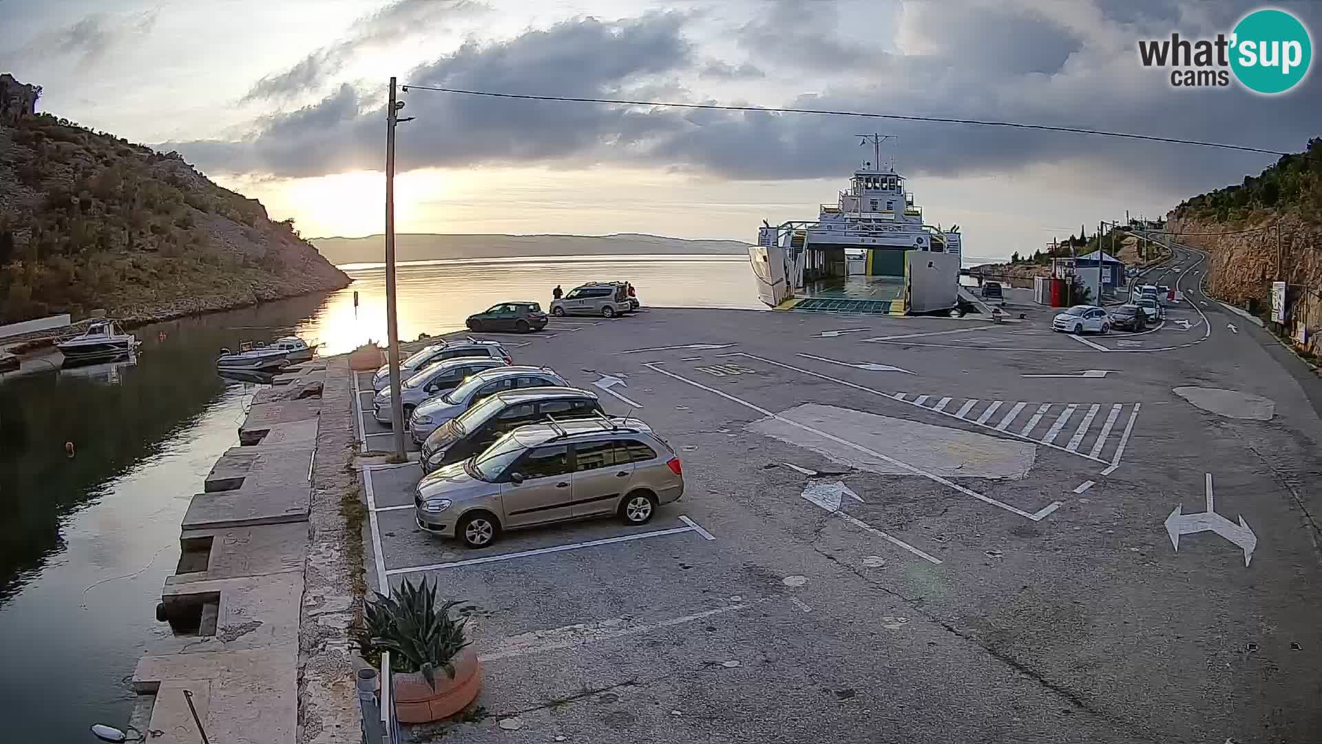 Web kamera trajektna luka Prizna – prema otoku Pag