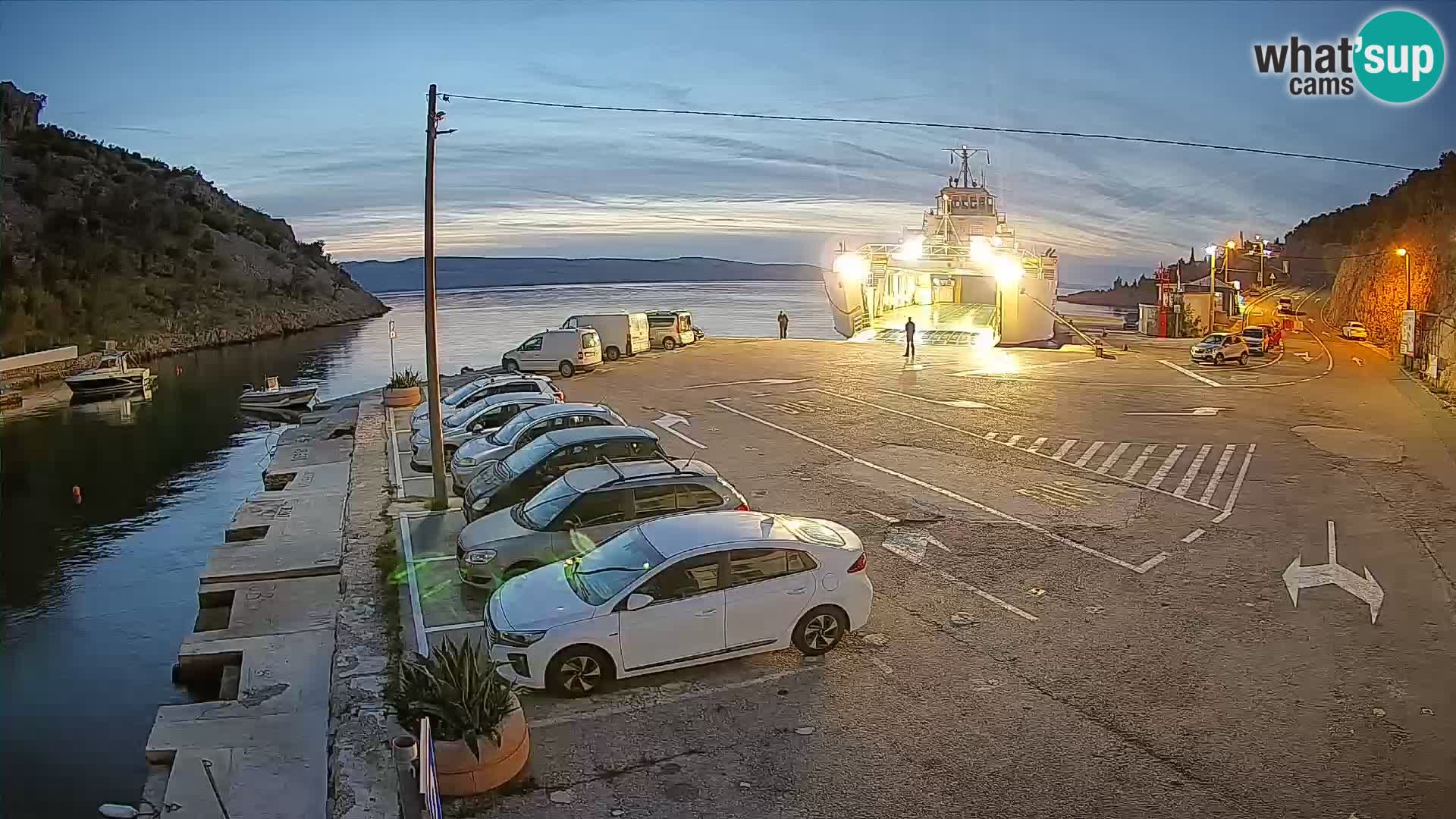 Webcam del puerto de ferris de Prizna – hacia la isla de Pag