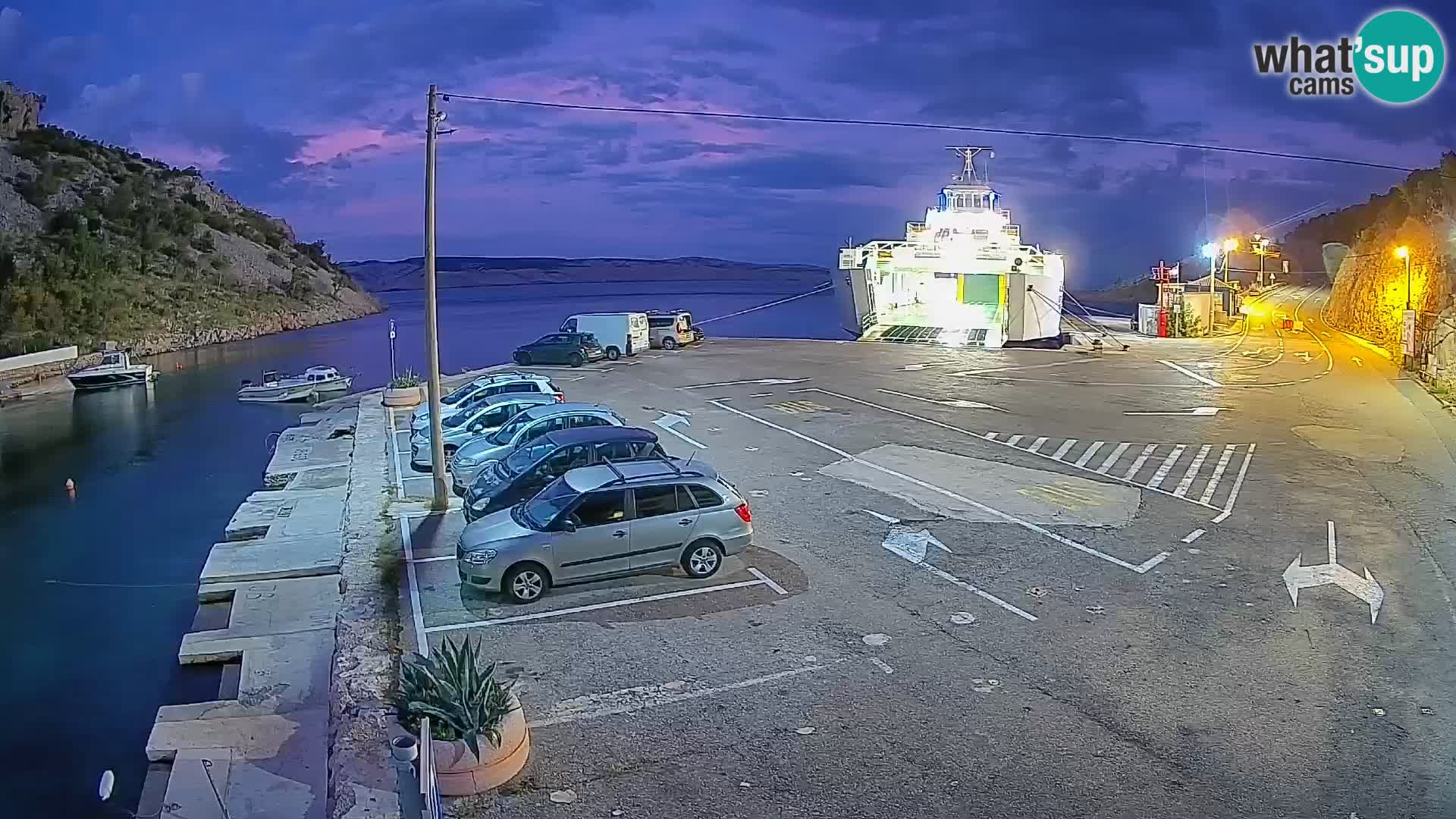Webcam del puerto de ferris de Prizna – hacia la isla de Pag