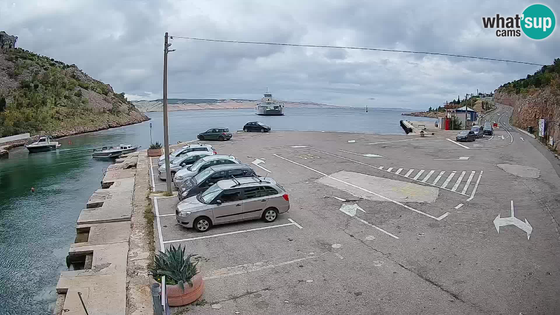 Webcam del puerto de ferris de Prizna – hacia la isla de Pag