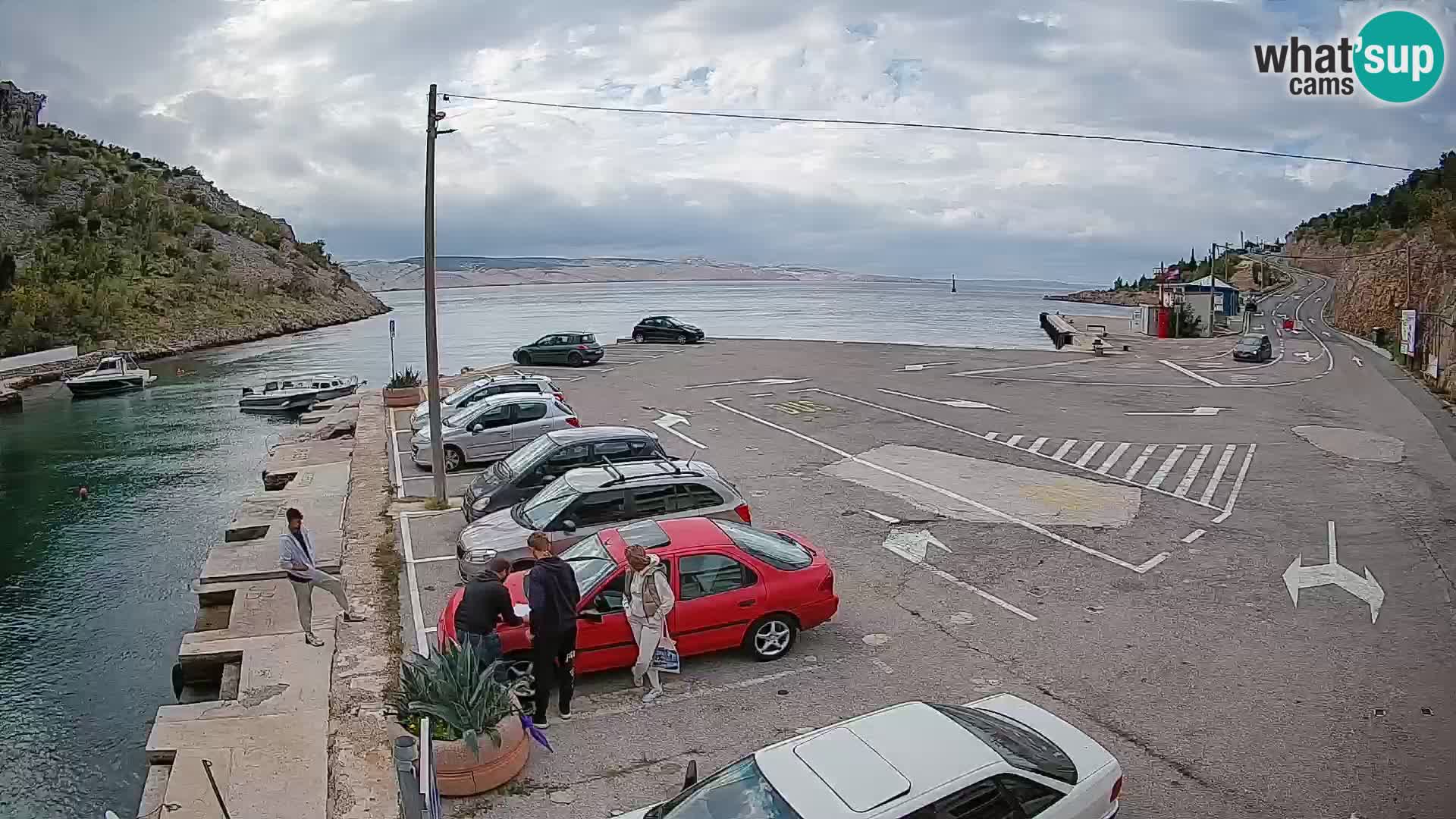 Spletna kamera trajektno pristanišče Prizna – proti otoku Pag