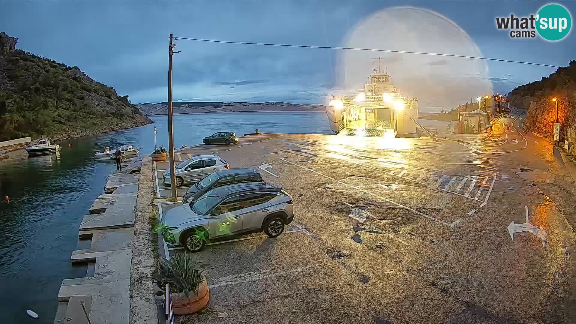 Webcam del puerto de ferris de Prizna – hacia la isla de Pag