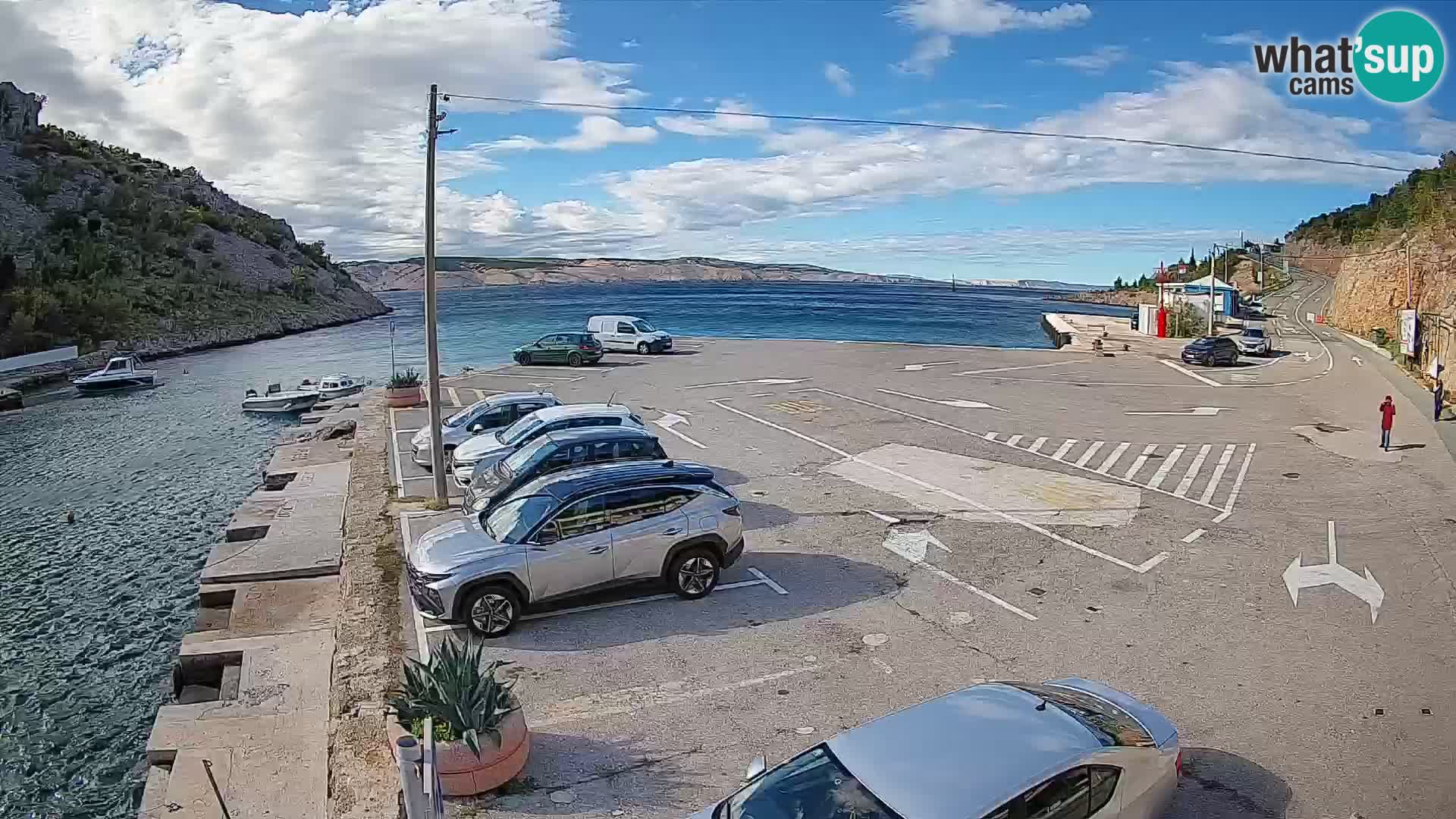 Spletna kamera trajektno pristanišče Prizna – proti otoku Pag