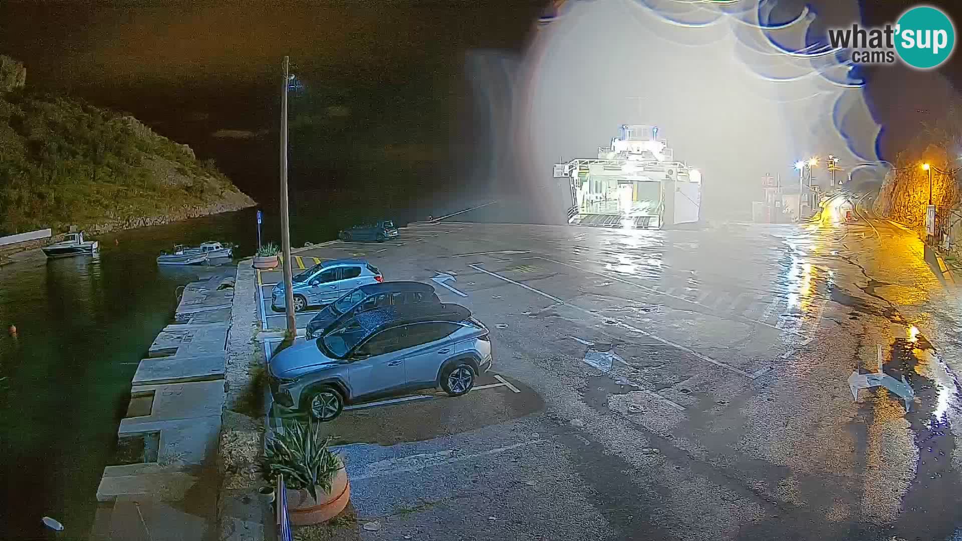 Web kamera trajektna luka Prizna – prema otoku Pag