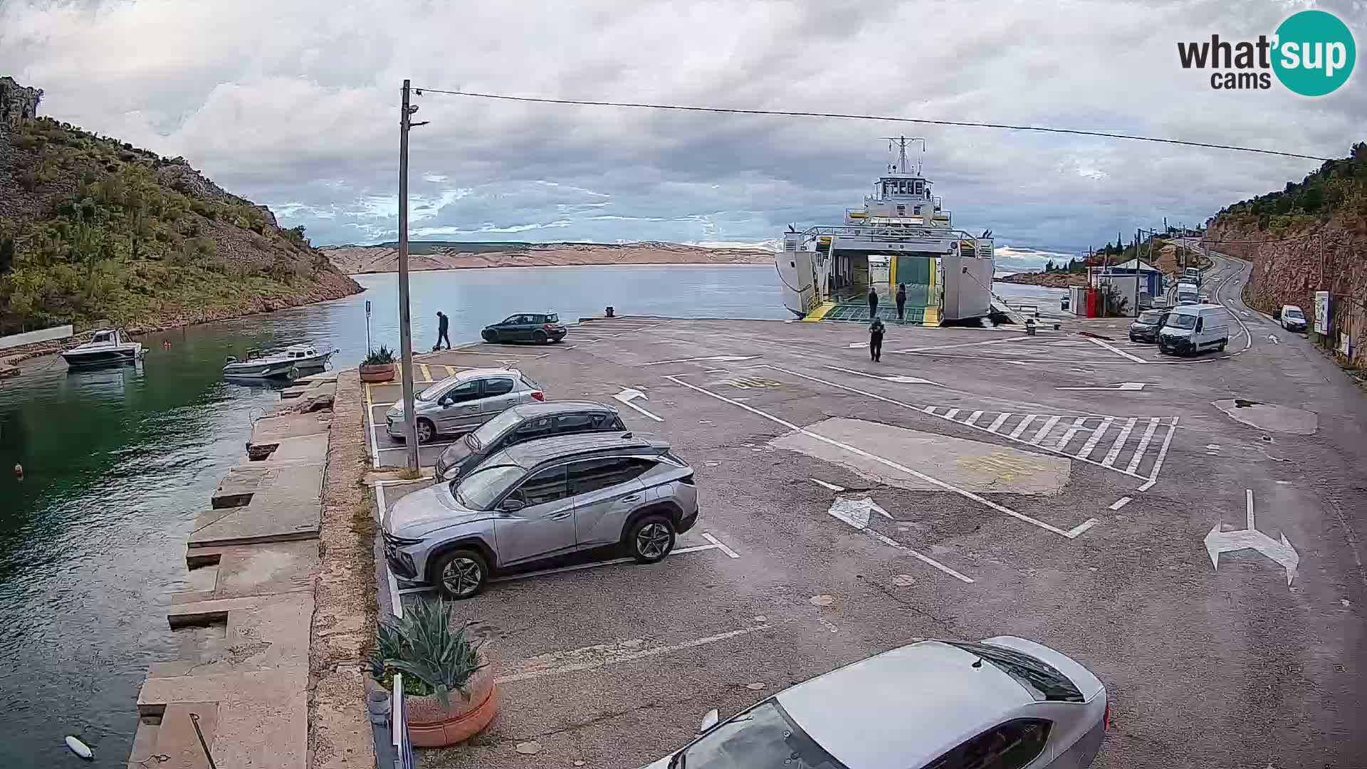 Webcam del puerto de ferris de Prizna – hacia la isla de Pag