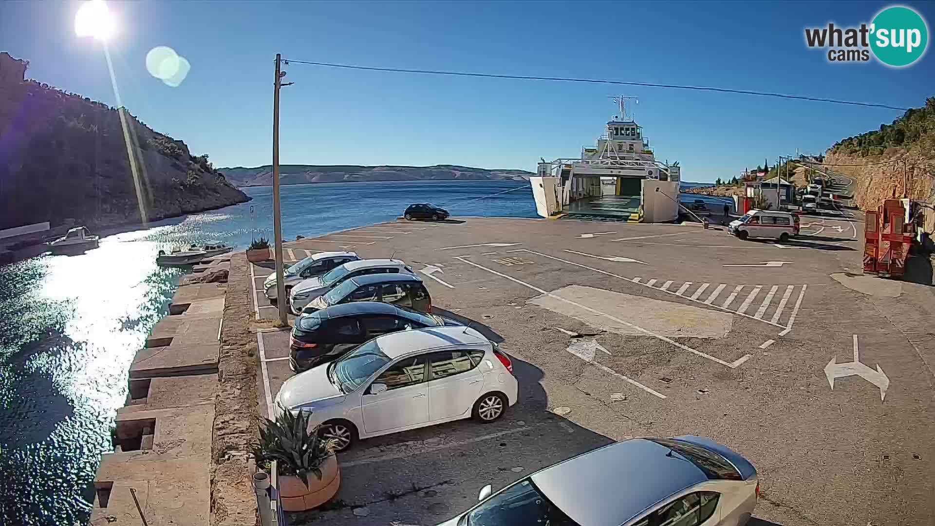 Webcam del puerto de ferris de Prizna – hacia la isla de Pag