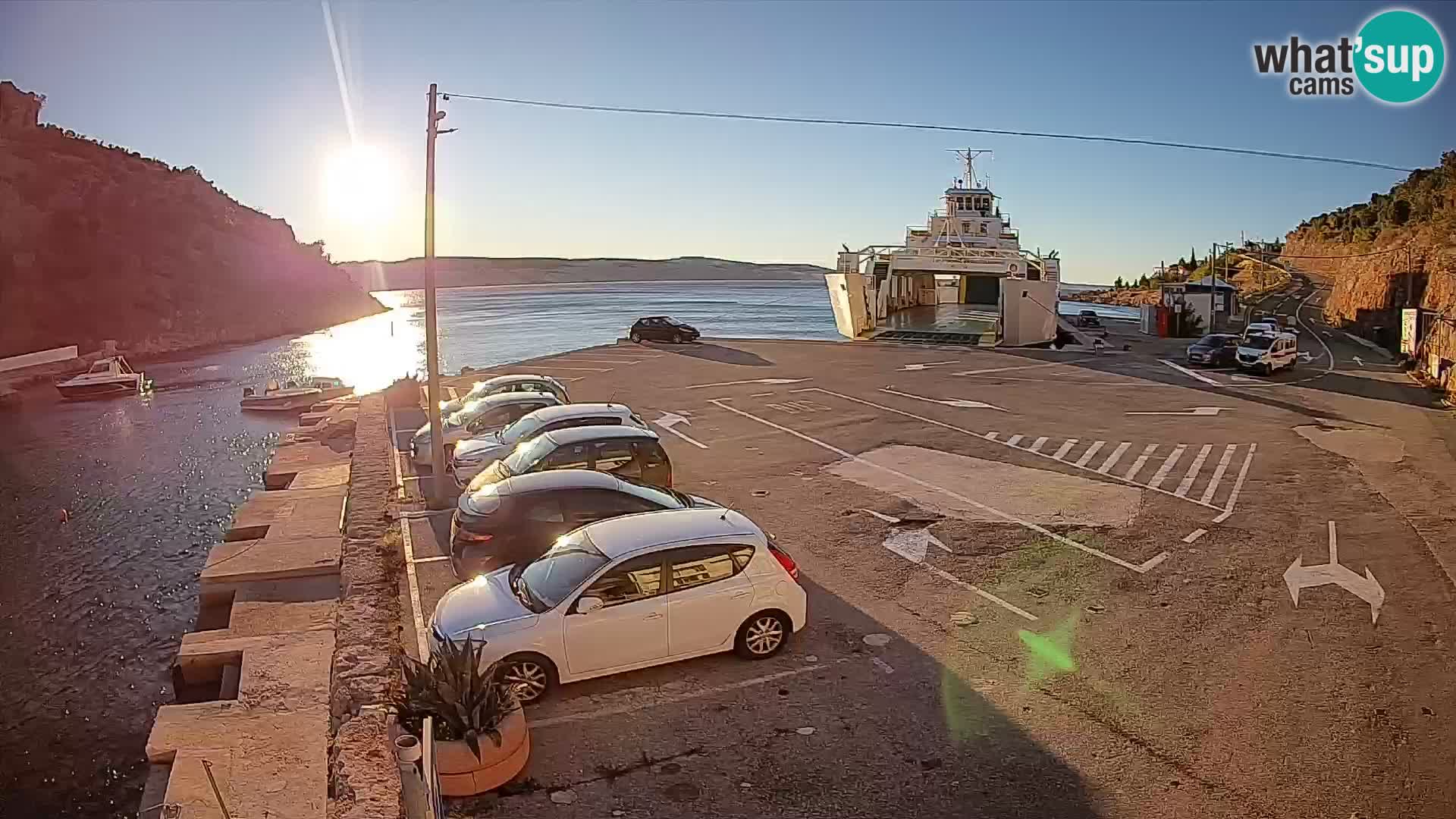 Webcam del puerto de ferris de Prizna – hacia la isla de Pag